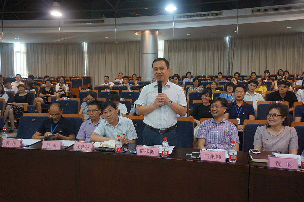 1517896749133045.jpg 黨委副書記、副總經(jīng)理陳振陽作點評.JPG