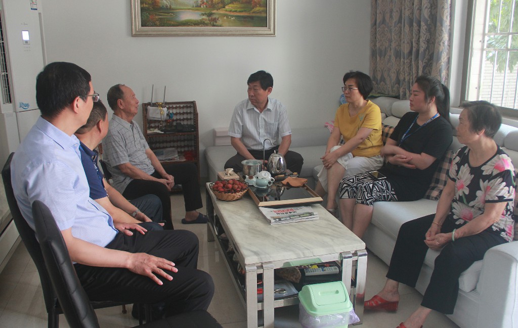 1540366031119942.jpg 劉錦平家慰問(wèn)全景~1.jpg